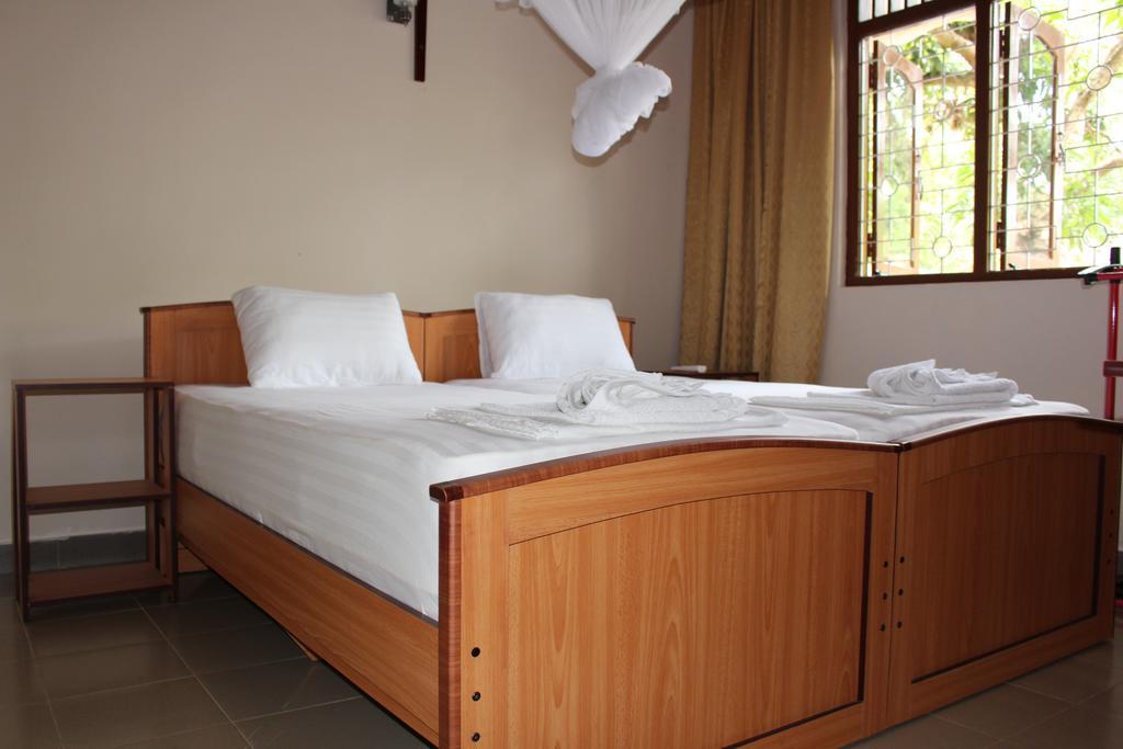 Sunshine Tourist Rest Hotel Anuradhapura Exterior photo